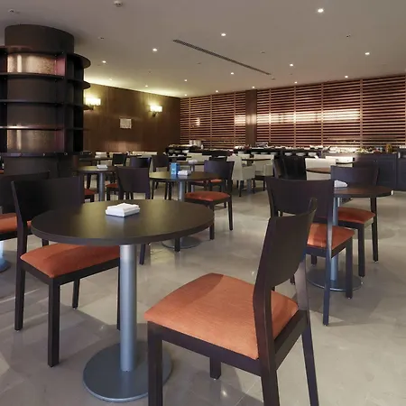 Nh坎波直布罗陀酒店 4* 洛斯巴里奥斯